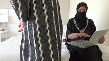 Ibu Tiri Mesir Mengajari Anak Tiri Perjaka Cara Bercinta Di Malam Pengantin