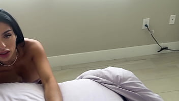 Ibu Tiri Seksi Mengatasi Kebiasaan Masturbasi Kronis