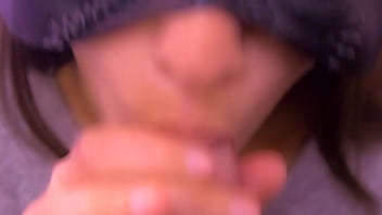 Tetesan Sperma Jepang Membanjiri Mulutku Yang Haus