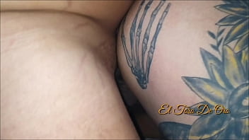 Saat Istriku Lengah, Aku Tebas Memek Ibu Mertua Sampai Crot, Eh Ayah Mertua Malah Ngintip!