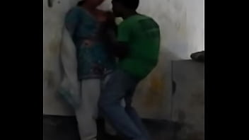 Mengisap Puting Susu Gadis Desa Yang Menggoda