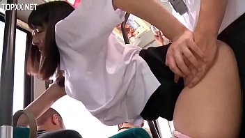 Pantat Montok Bergoyang Di Dalam Bus