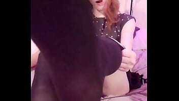 Kaki Mungilku Yang Basah Dan Penuh Dengan Cairan Putih Pekat. Live 30 Menit Lagi Ya.