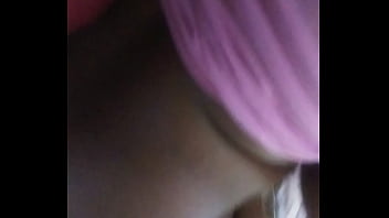 Gadis Hitam Manis Bersiap Untuk Hari Kerja Yang Panas