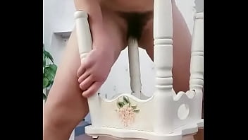 Gadis Tionghoa Memuaskan Nafsu Dengan Kaki Kursi