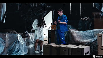 May Thai Membeku Dan Diperkosa Kontraktor Saat Waktu Berhenti