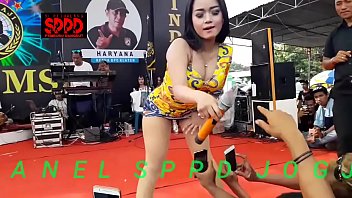 Sintya Riske Goyang Liar Di Atas Panggung, Bikin Naga Di Celana Bangun