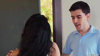 Saat Cewek-cewek Berkumpul Dan Menggoda: Yasmina Khan Dan Aaliyah Yasin Dalam Aksi Panas