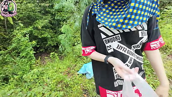 สาวไทยสุดเซ็กซี่เดินป่าแล้วโชว์หีเรียวสวยริมถนนคมชัด 4k