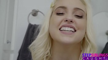 Kakak Adik Tiri Ketahuan – Adik Cewek Yang Horny Merengek Minta Jariin