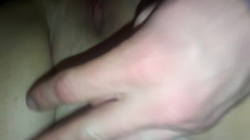 Batangku Yang Berdenyut Keras Menembus Dalam-dalam Liang Basah Istriku