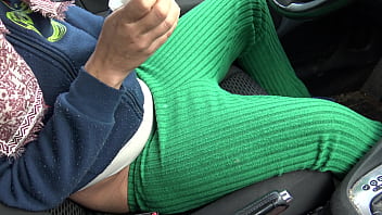 Istri Muslim Turki Terkejut Saat Anak Tirinya Minta Dia Kencing Dari Memek Berbulunya