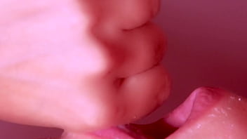 Dua Sahabat Tua Rusia Merayakan Malam Tahun Baru Dengan Panas Dan Liar