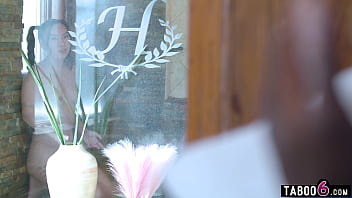 Pelatih Afrika Bikin Gadis Korea Remaja Basah Kuyup