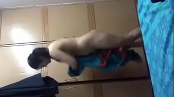 Bhabhi Habis Mandi, Tubuhnya Masih Basah Dan Menggoda