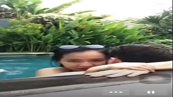 Bercinta Di Kolam Renang Saat Siaran Langsung