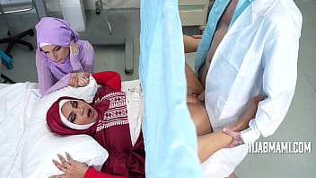 Dokter Kafir Putih Suntik Sperma Panas Ke Selangkangan Istri Arab Yang Menggairahkan Saat Periksa Kesuburan