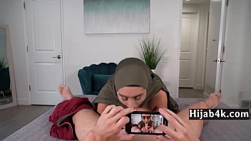 Ibu Tiri Arab Mengajari Caranya Mengulum Dengan Ahlinya