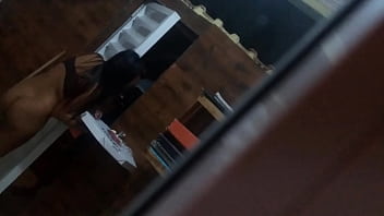 Novinha Safada Se Exibindo Toda Pelada Pro Motoboy Que Foi Entregar O Pedido