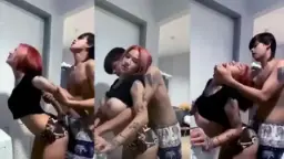 Berdiri Berdempetan, Badan Berkeringat Dan Bergoyang Liar