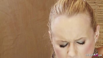 Ibu Tiri Genit Menggoda Anak Tirinya Untuk Bercinta Saat Ayah Tirinya Tertidur