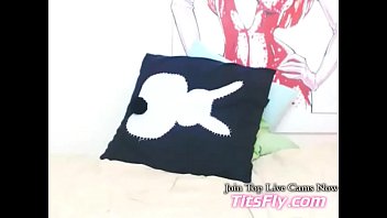 Gadis Asia Seksi Dan Menggoda Masturbasi Di Depan Kamera Secara Live