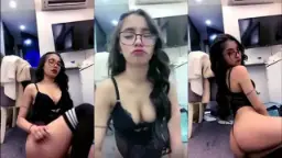 Caroline Tante Girang Hot Menggoda Di Mango Live