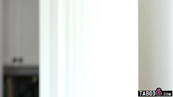 Pengasuh Korea Menemukan Kamera Tersembunyi Lalu Menggoda Pria Yang Mengintipnya