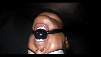 Sesi Panas Di Kandang Kat: Aku Ditiduri Pria Kulit Putih Di Depan Mata Penonton, Cewek Hitam Menggila