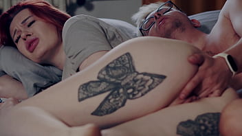 Ibu Tiri Berambut Merah Digituin Kencang Dan Berisik