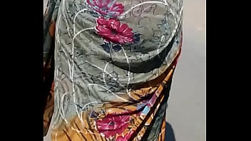 Paha Dan Pantat Seksi Yang Menggoda Dalam Balutan Saree