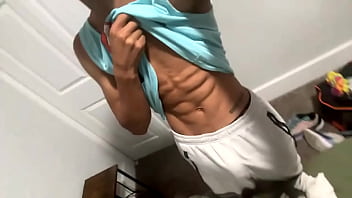 Sedang Menuju Gym, Ada Yang Mau Ikut Merasakan Panasnya Tubuhku?