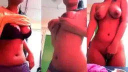 Gadis Belia Tubuh Mungil Dengan Payudara Montok Yang Menggoda