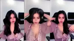 Gadis Cantik Dengan Belahan Dada Mulus Menggoda