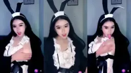 Helena Menjilati Payudaranya Sendiri Dengan Penuh Nafsu