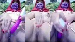 Jilbab Merah Menggetarkan Ranjang