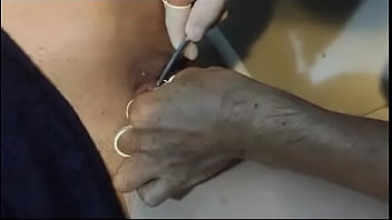 Tinta Panas Mengalir Di Kulit, Menorehkan Seni Erotis Yang Membangkitkan Gairah Tersembunyi