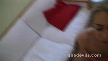 Wajah Ameliya, Pacar Rusia Yang Liar, Dipenuhi Cairan Panas Setelah Bercinta