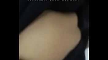 Lekuk Pusar Istri Desi Yang Dalam Dan Menggoda