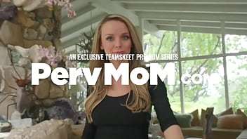 Jade Amber Yang Menggairahkan Melahap Kontol Ayah Tirinya Hingga Ke Pangkal Tenggorokan