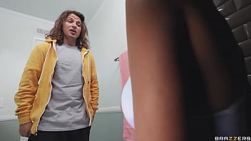 Ibu Tiri Nakal Menggoda Teman Kampus Anak Tirinya – Katie Morgan, Zoey Sinn / Brazzers / Video Lengkap Www.brazzers.promo/85