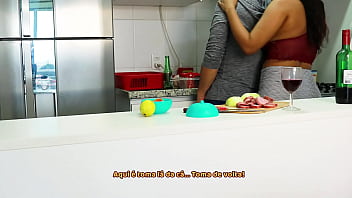 Julia Carioca, A Mamãe Noel Safada, Ensopou O Peru Do Cunhado No Natal Com Sua Baba Quente E A Boceta Melada De Tesão