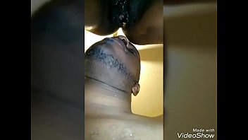 Suami China Menjilati Memek Istri China Hingga Dia Muncrat