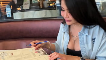 Mendaki Hanya Dengan Cewek Asia Yang Menggoda