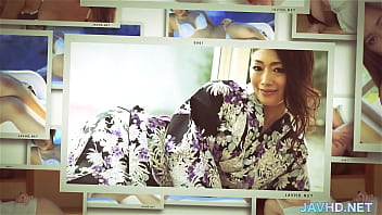 Gadis Jepang Mengisap Kontol Dalam-dalam 22