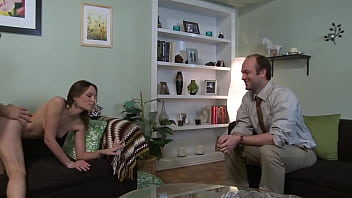 Anak Tiriku Amber Rayne Dihardcore Pacarnya Billy Glide Di Depan Ayahnya