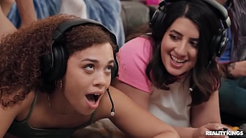 Mode Kerjasama Bercinta Untuk Gamer Cewek / Reality Kings