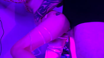 Nikmatnya Kontol Gede Kakak Tiriku Yang Bikin Ketagihan