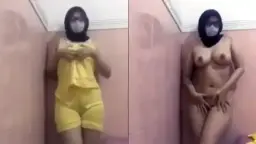 Jilbab Kuning Terbuka, Tubuh Mulus Menggoda Tanpa Sehelai Benang
