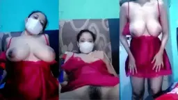 Melanie Tobrut, Jembut Lebatnya Menggoda Di Dreamlive